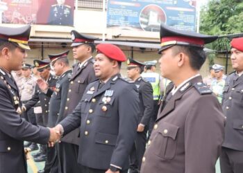Polres Pelabuhan Tanjung Priok Gelar Upacara Penganugerahan Tanda Kehormatan Satyalancana Pengabdian